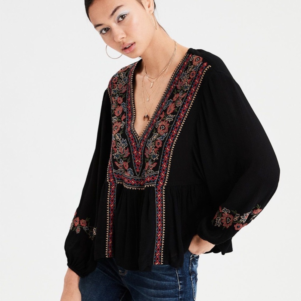 AE embroidered black long sleeve top S